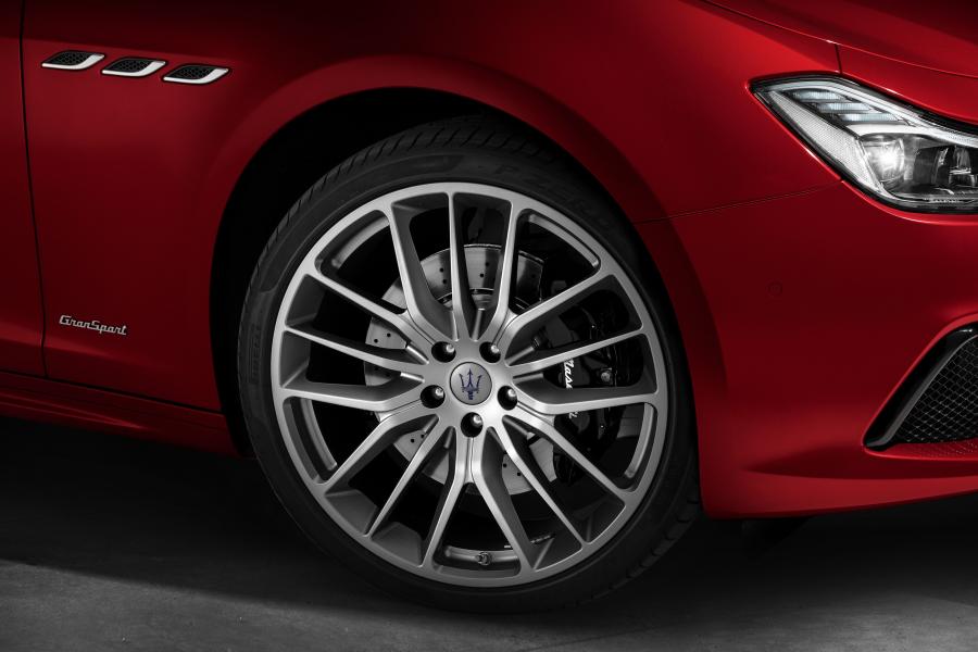 Колеса Maserati Ghibli S Q4 GranSport 2017 года  (фото 25 из 48)